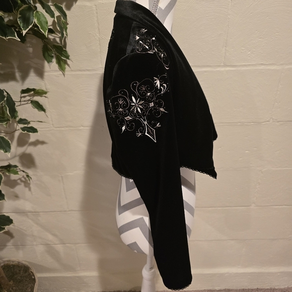 Coldwater Creek Embroidered Black Velvet Bolero Jacket Size 8. 011050426 - Picture 3 of 12